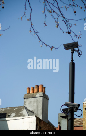 Videocamera di sicurezza nella borough di Lambeth, ricordando le persone a essere vigili e attenti Foto Stock