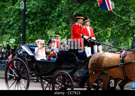 Sophie (Contessa di Wessex), Prince Edward (Earl del Wessex) e la principessa Eugenie durante Trooping il colore, Londra, Inghilterra Foto Stock