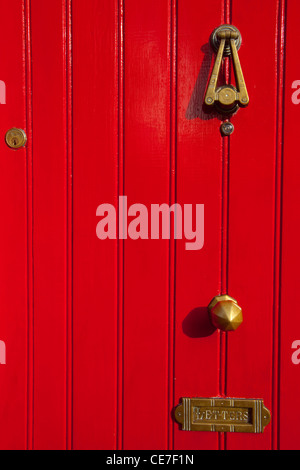 Porta Rossa con slot per e-mail, vicino a Galway, Irlanda Foto Stock