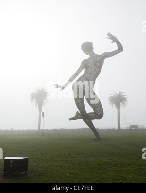 "Bliss Dance' maglia di acciaio inossidabile in scultura da Marco Cochrane - Isola del Tesoro, San Francisco, California USA Foto Stock