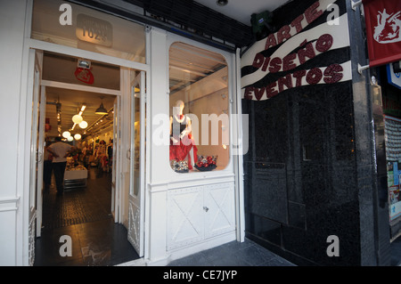 Porta di Arte Diseno Eventos, un locale arte e design store nel Microcentro di Buenos Aires, Argentina. N. PR o MR Foto Stock