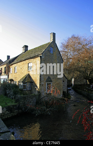 Scena invernale Bourton sull'acqua Gloucestershire Foto Stock