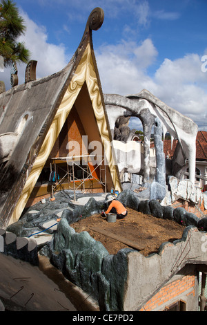 Il giardinaggio sul tetto a Hang Nga 'Crazy House' Guest House o Hotel Dalat Vietnam Foto Stock