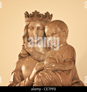 Incoronato Maria con Gesù bambino Foto Stock