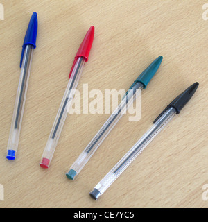 Una selezione di Bic Penne Biro Foto Stock