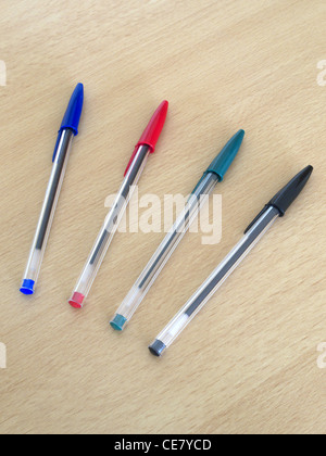 Una selezione di Bic Penne Biro Foto Stock