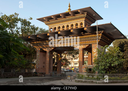 Il gate del Bhutan al confine tra Jaigoan, West Bengal, India e Phuentsholing, Bhutan Foto Stock