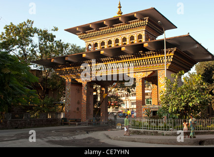 Il gate del Bhutan al confine fra India e Bhutan in Phuentsholing, Bhutan Foto Stock