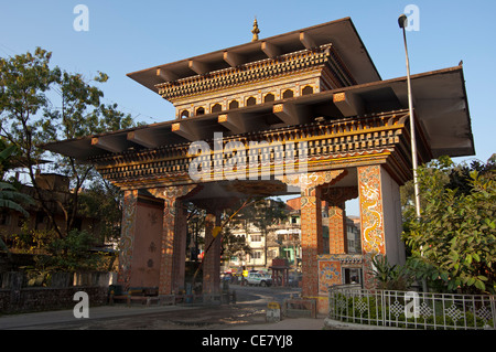 Il gate del Bhutan al confine fra India e Bhutan in Phuentsholing, Bhutan Foto Stock