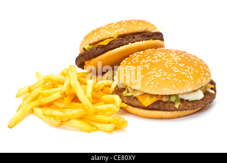 Due cheeseburger con patate fritte su sfondo bianco Foto Stock