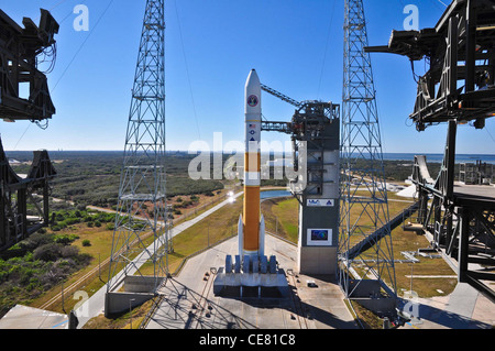 Rollout del Delta IV Medium WGS-4 Foto Stock