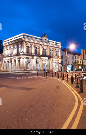 Ulster Bank in Sligo cittadina di notte Foto Stock