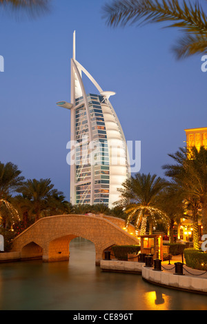 Dubai, Madinat Jumeirah e il Burj al Arab Hotel Foto Stock
