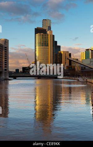 Eureka Tower e edifici per uffici nel centro di Melbourne Foto Stock