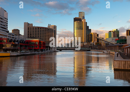 Eureka Tower e edifici per uffici nel centro di Melbourne Foto Stock