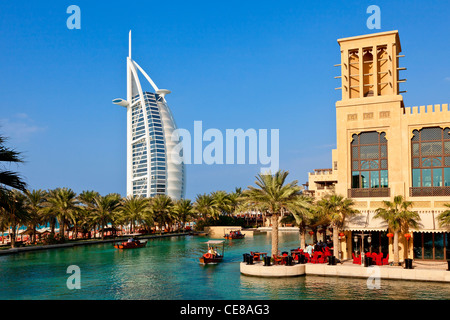 Dubai, Madinat Jumeirah e il Burj al Arab Hotel Foto Stock