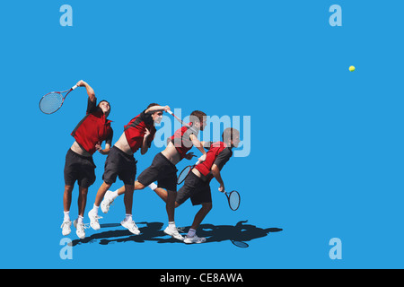 Esposizioni multiple di un giovane Tennista che serve Foto Stock