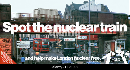 Un poster anti-nucleare prodotto dal Greater London Council nel 1983. Foto Stock