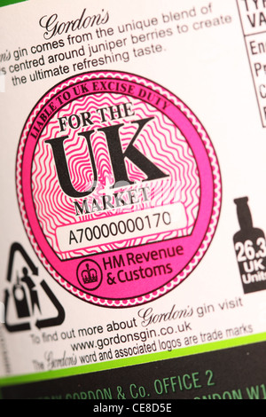 HMRC UK alcool accisa imposta logo etichetta su una bottiglia di gin Foto Stock