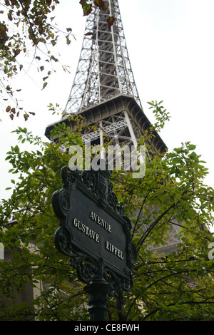 Avenue Gustave Eiffel e alla Torre Eiffel, Parigi Foto Stock