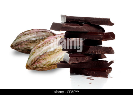 Frutto di cacao e di cioccolato fondente Foto Stock