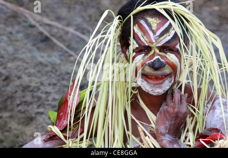 Donna nativo di un villaggio sul fiume Karawari in Papua Nuova Guinea Foto Stock