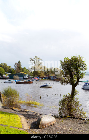 Balmaha, Scozia, scivolo che conduce nella Marina - Cantiere di Balmaha, Loch Lomond Foto Stock