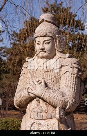 Scultura sulla sacra o allo spirito della strada che conduce alle tombe Ming fuori Pechino, Cina. Foto Stock