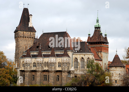 Il castello di Vadjahunyad a Budapest Foto Stock