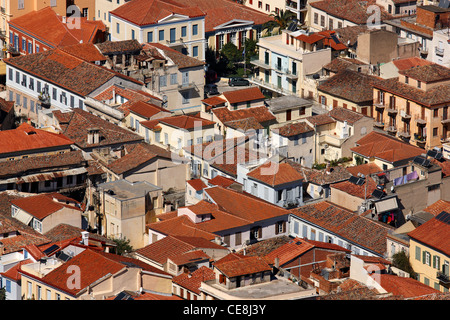 'Dettaglio' dalla parte vecchia Nafplio città con i suoi caratteristici tetti in tegole rosse. Foto scattata da Palamidi castle. Foto Stock