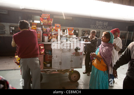 Jaipur stazione ferroviaria, su Indian rete ferroviaria, in Rajasthan, India Foto Stock