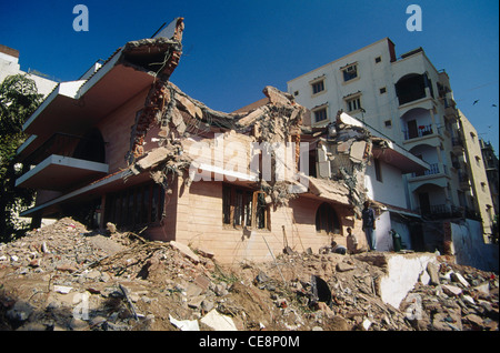 Danni da terremoto, crollo dell'edificio, complesso di Manasi, Ahmedabad, Gujarat, India, Asia, terremoto del Gujarat nel 2001, terremoto di Bhuj, Foto Stock