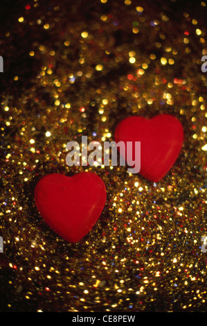 STP 81137 : due cuori rossi design per biglietto di auguri su il giorno di San Valentino Foto Stock