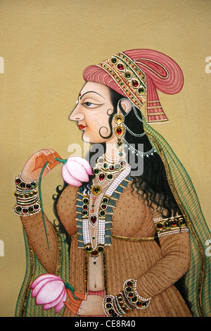 Ritratto di pittura in miniatura della principessa reale indiana della regina con fiori di loto India Foto Stock