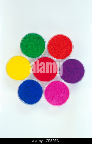 VHM 81512 : concetto ; colori ; Indian Holi festival india verde rosso porpora viola rosa blu giallo vibgyor rainbow Foto Stock