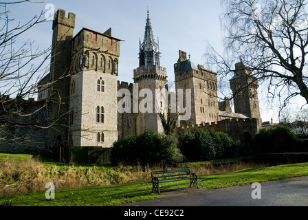 Il Castello di Cardiff da bute park Cardiff Galles del Sud Foto Stock