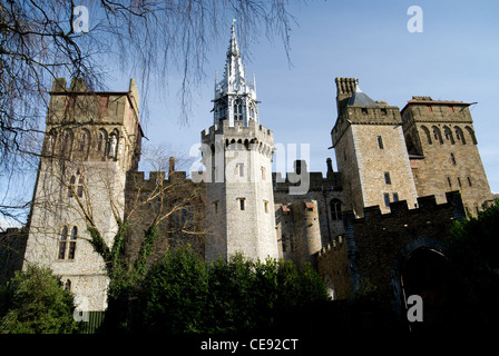 Il Castello di Cardiff da bute park Cardiff Galles del Sud Foto Stock