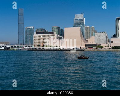 Dh porto di Kowloon Waterfront Tsim Sha Tsui Hong Kong piccoli edifici cinesi locali sampan pesca hk Foto Stock