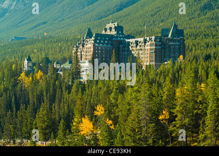 Fairmont banff springs hotel al di fuori di Banff township il Parco Nazionale di Banff Alberta Canada America del Nord Foto Stock
