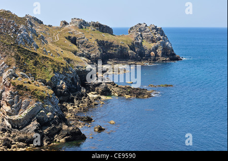 La formazione di roccia château de Dinan A la Pointe de Dinan, Finistère Bretagna, Francia Foto Stock