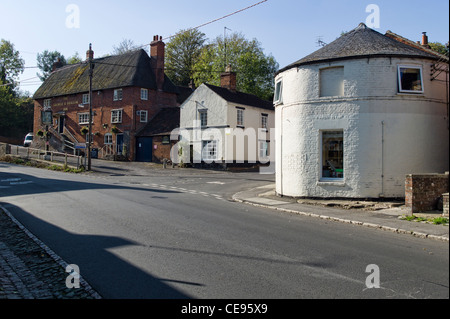 Casa rotonda nel villaggio Potterne Wiltshire, Inghilterra REGNO UNITO Foto Stock