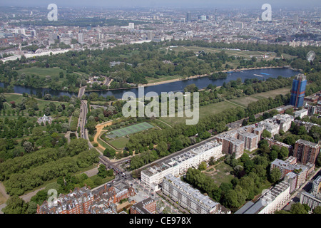 Vista aerea di Hyde Park a Londra, Regno Unito, presa dalla sopraelevata South Carriage Drive Foto Stock
