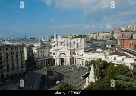 Vista dello Skyline di San Benigno. Il moderno quartiere degli affari di Genova (italiano, Genova) Italia Italy Foto Stock