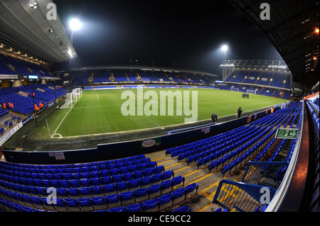 Vista interna di Portman Road Stadium di notte sotto i washer, casa di Ipswich Town Football Club Foto Stock