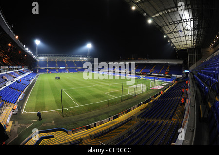 Vista interna di Portman Road Stadium di notte sotto i washer, casa di Ipswich Town Football Club Foto Stock