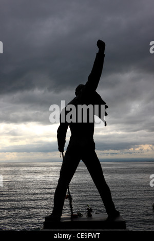 Un monumento di Freddie Mercury sulla riva del lago di Ginevra a Montreux in Svizzera. Foto Stock