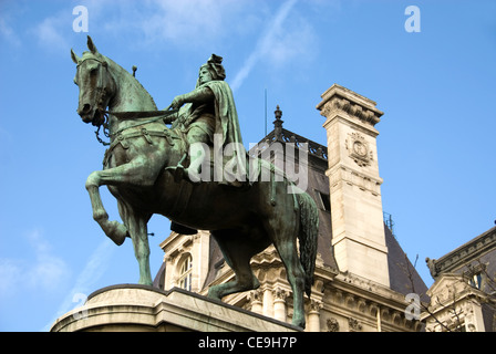 Una statua di Etienne Marcel al di fuori del Hotel de Ville, Parigi, Francia Foto Stock