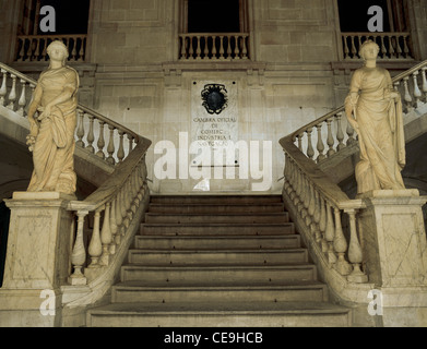 Il commercio e l'industria, 1802. Sculture allegoriche di Salvador Gurri Corominas. Il marmo. La LLotja de Mar. Barcelona. Foto Stock