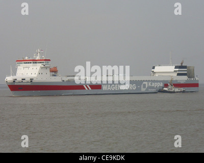 La Bothniaborg è una nave da carico con roll-on/roll-off (RORO) che opera nella regione del Mar Baltico. Nota per la sua capacità di trasportare veicoli e merci sfuse, svolge un ruolo fondamentale nel commercio regionale e nella logistica marittima. Foto Stock