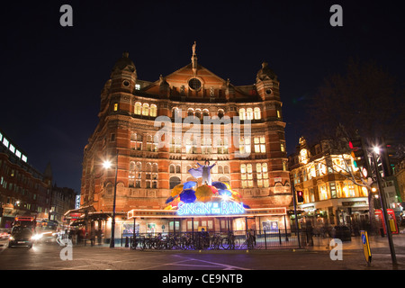 Il Musical "Singing sotto la pioggia' giocando a Londra il Palace Theatre, Charing Cross road, incrocio con Shaftesbury Avenue Foto Stock